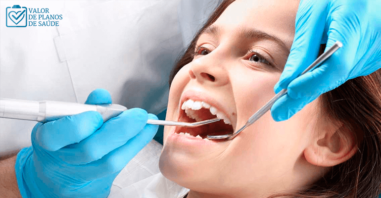 Criança fazendo teste no dentista - plano odontológico